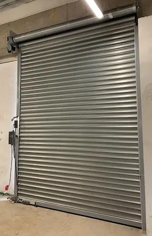 Puerta rollo metálico
